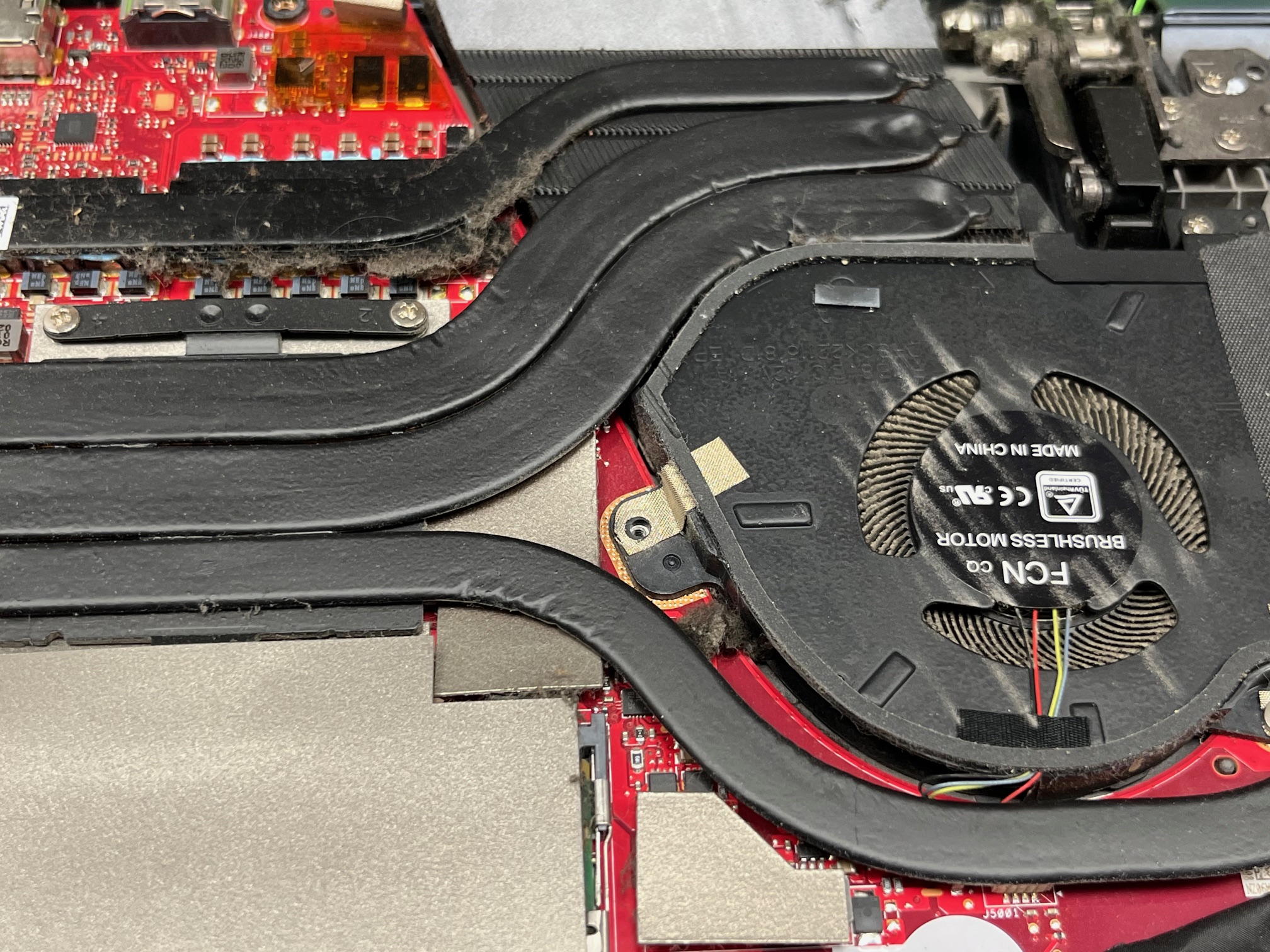 Wentylatory przed naprawą laptop Asus ROG GX550L